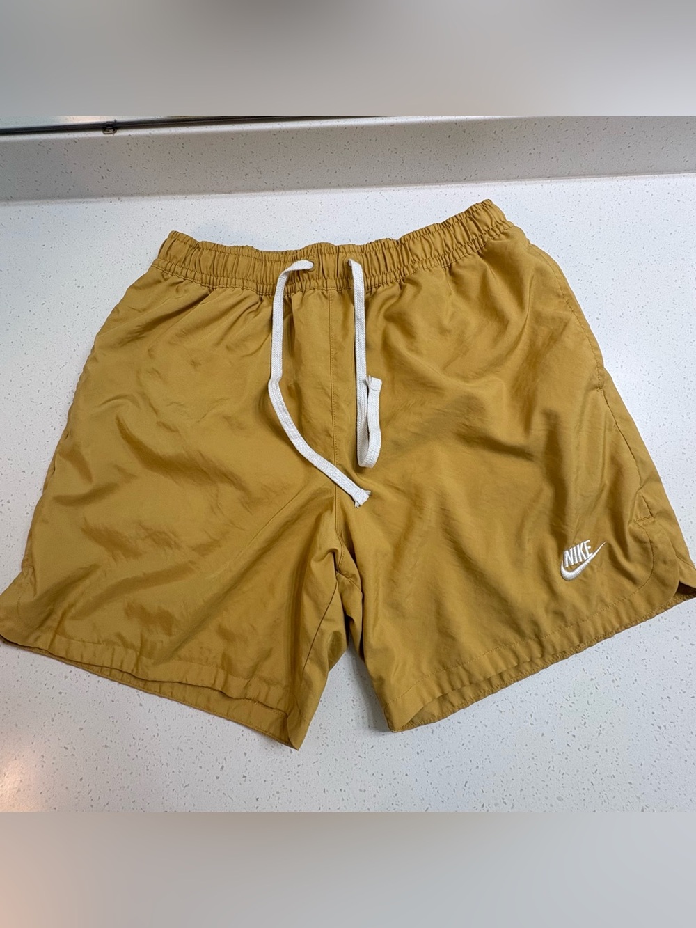 Nike Sportswear Sport Essentials Woven Lined Flow Shorts Size Medium Wheat Gold